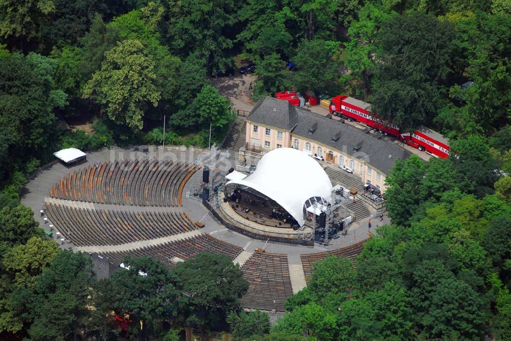 Dresden aus der Vogelperspektive: Blick auf die 1954 bis 1957 errichtete Freilichttheater Junge Garde im Großen Garten in Dresden-Strehlen.