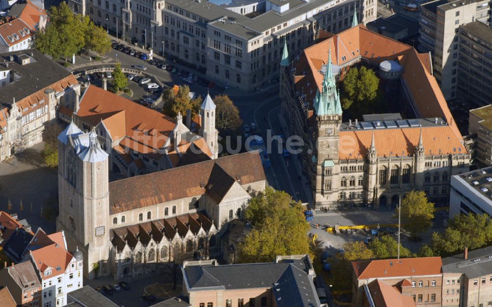 Braunschweig aus der Vogelperspektive: Blick auf den Braunschweiger Dom und das Rathaus