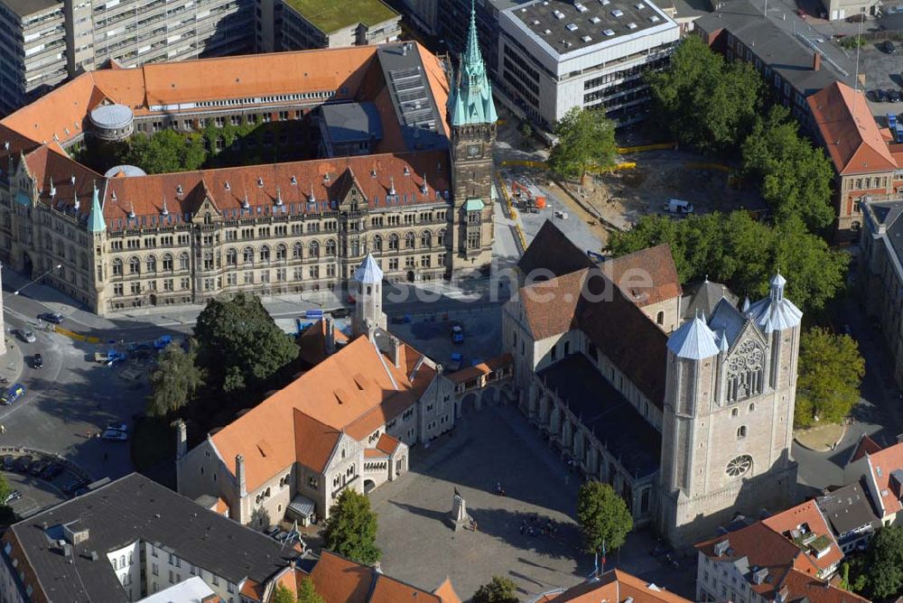 Luftbild Braunschweig - Blick auf das Braunschweiger Rathaus und den Braunschweiger Dom