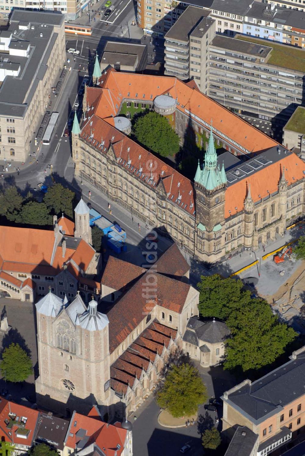 Braunschweig aus der Vogelperspektive: Blick auf das Braunschweiger Rathaus und den Braunschweiger Dom