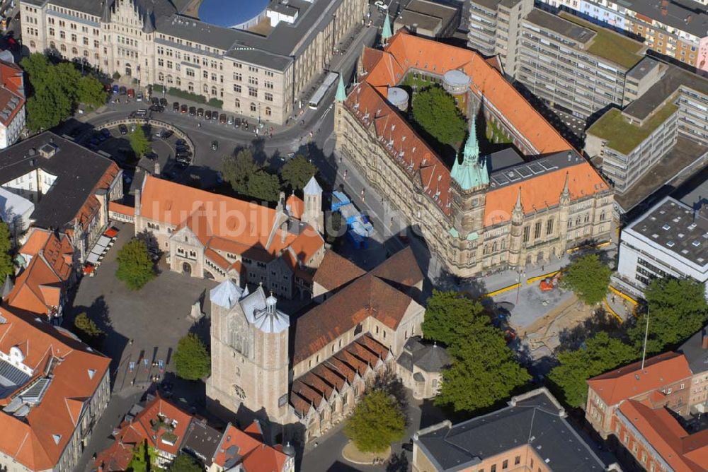 Luftbild Braunschweig - Blick auf das Braunschweiger Rathaus und den Braunschweiger Dom