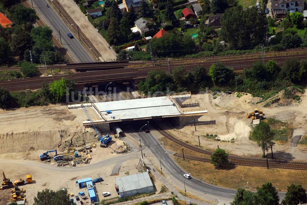 Berlin aus der Vogelperspektive: Blick auf eine Brückenbaustelle der Schälerbau Berlin GmbH in der Dörpfeldstraße in Berlin-Niederschöneweide