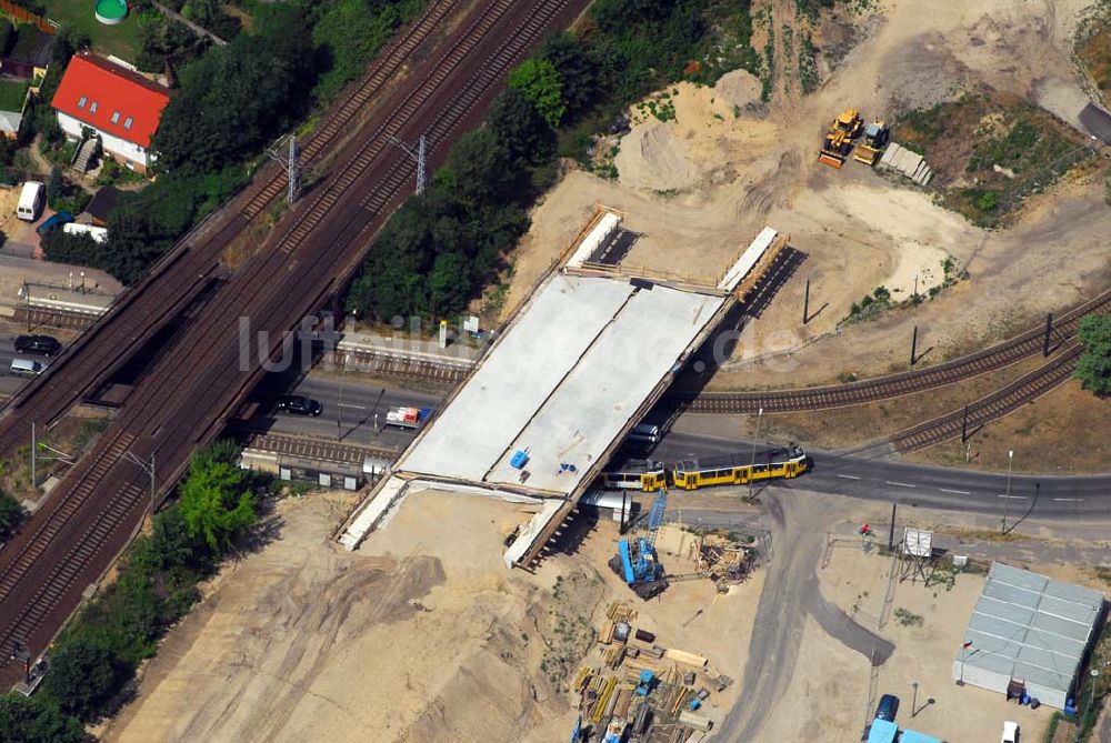 Luftaufnahme Berlin - Blick auf eine Brückenbaustelle der Schälerbau Berlin GmbH in der Dörpfeldstraße in Berlin-Niederschöneweide