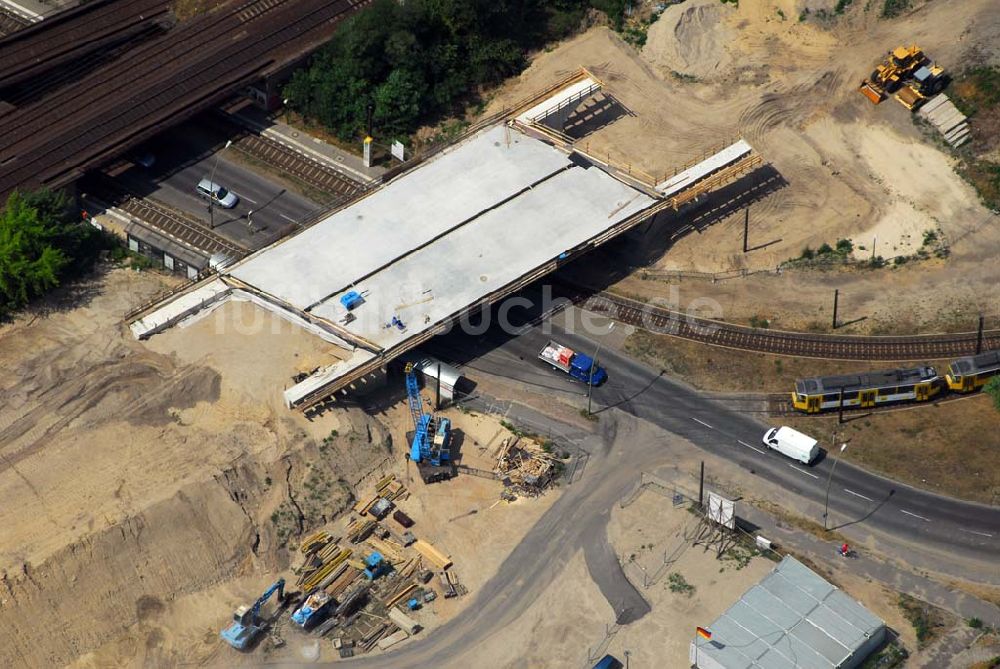 Berlin aus der Vogelperspektive: Blick auf eine Brückenbaustelle der Schälerbau Berlin GmbH in der Dörpfeldstraße in Berlin-Niederschöneweide