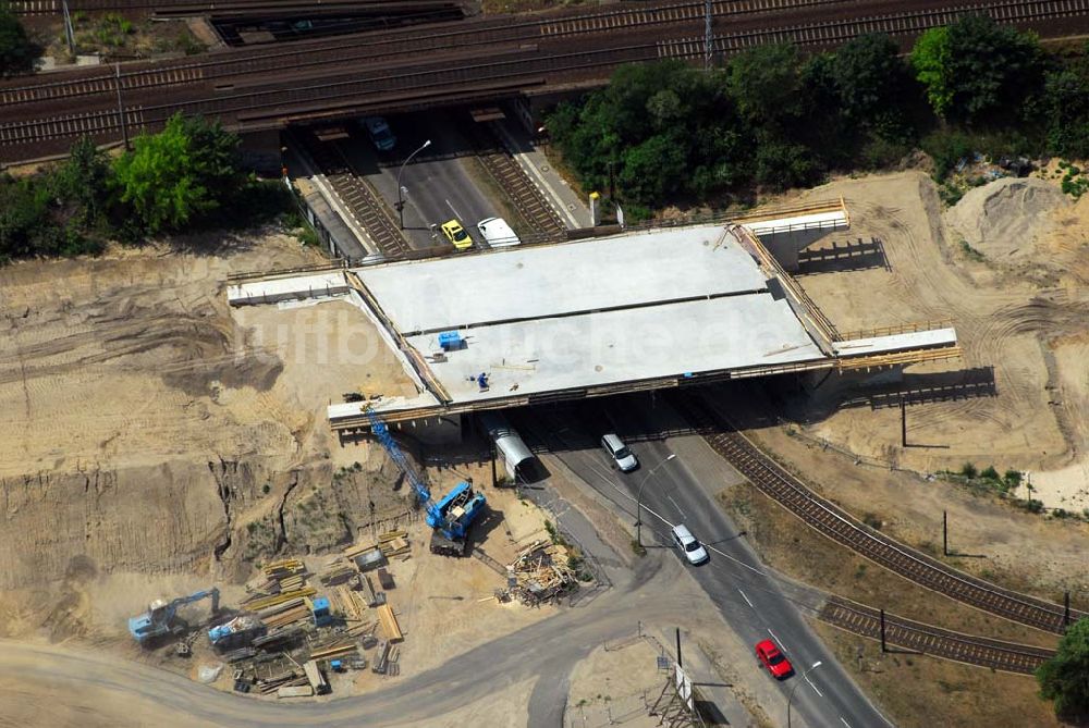 Luftbild Berlin - Blick auf eine Brückenbaustelle der Schälerbau Berlin GmbH in der Dörpfeldstraße in Berlin-Niederschöneweide