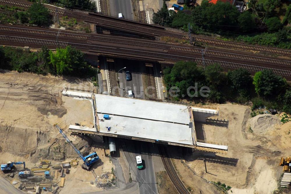 Berlin von oben - Blick auf eine Brückenbaustelle der Schälerbau Berlin GmbH in der Dörpfeldstraße in Berlin-Niederschöneweide