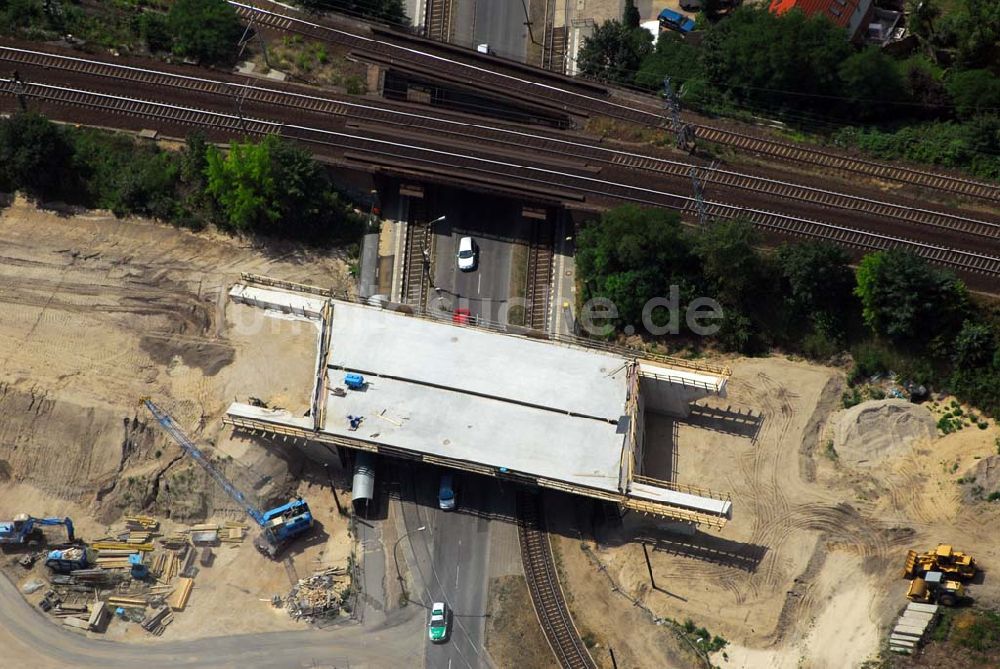 Berlin aus der Vogelperspektive: Blick auf eine Brückenbaustelle der Schälerbau Berlin GmbH in der Dörpfeldstraße in Berlin-Niederschöneweide