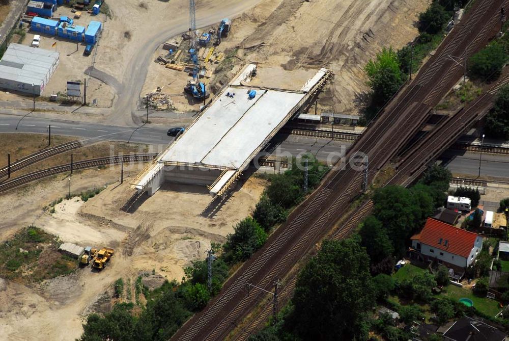 Luftbild Berlin - Blick auf eine Brückenbaustelle der Schälerbau Berlin GmbH in der Dörpfeldstraße in Berlin-Niederschöneweide