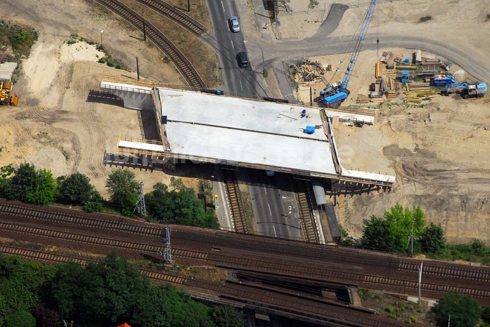 Luftaufnahme Berlin - Blick auf eine Brückenbaustelle der Schälerbau Berlin GmbH in der Dörpfeldstraße in Berlin-Niederschöneweide