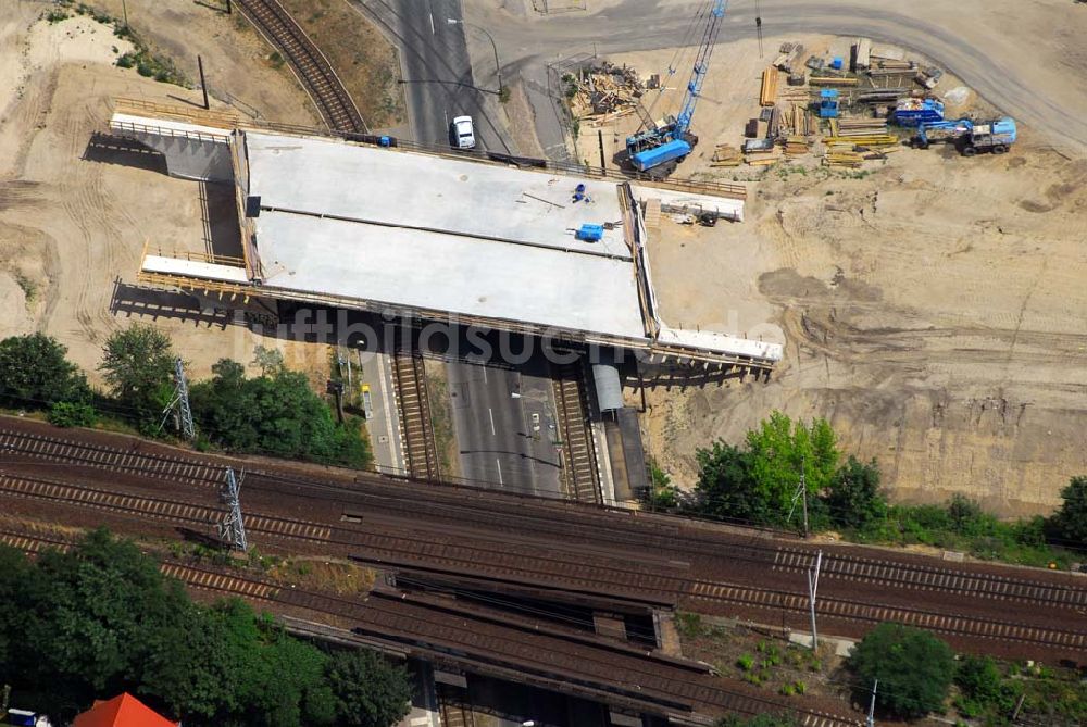 Berlin von oben - Blick auf eine Brückenbaustelle der Schälerbau Berlin GmbH in der Dörpfeldstraße in Berlin-Niederschöneweide