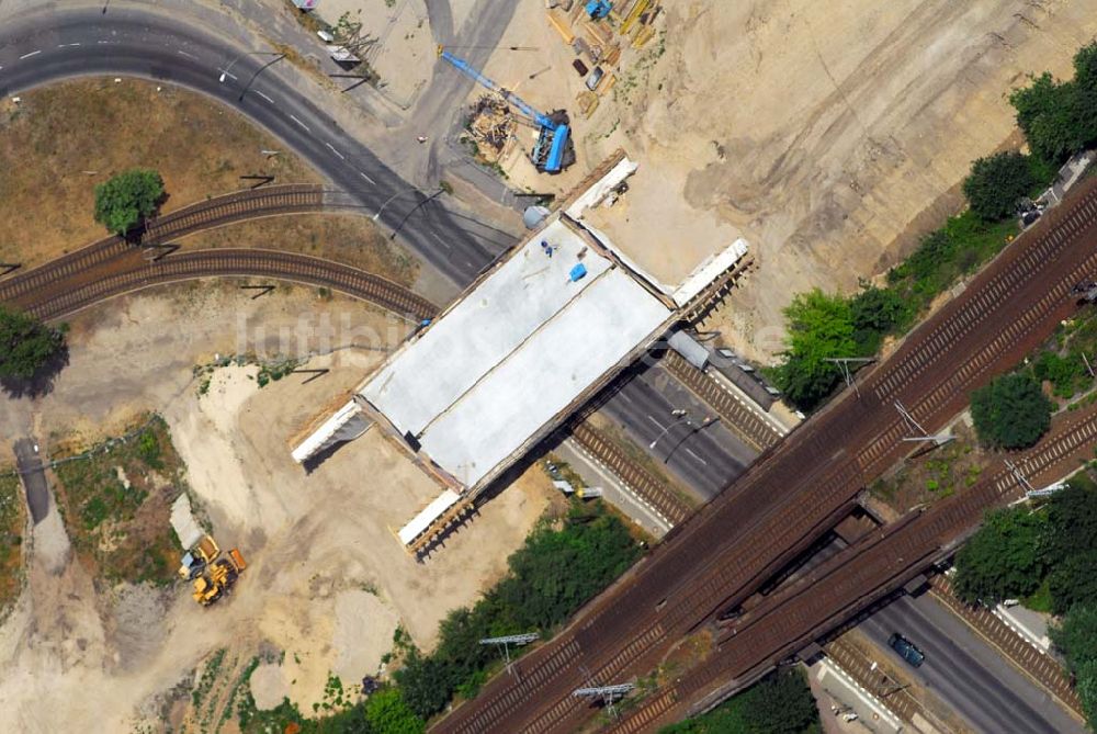 Luftaufnahme Berlin - Blick auf eine Brückenbaustelle der Schälerbau Berlin GmbH in der Dörpfeldstraße in Berlin-Niederschöneweide