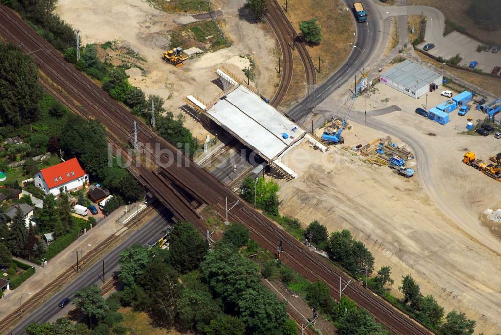 Berlin von oben - Blick auf eine Brückenbaustelle der Schälerbau Berlin GmbH in der Dörpfeldstraße in Berlin-Niederschöneweide