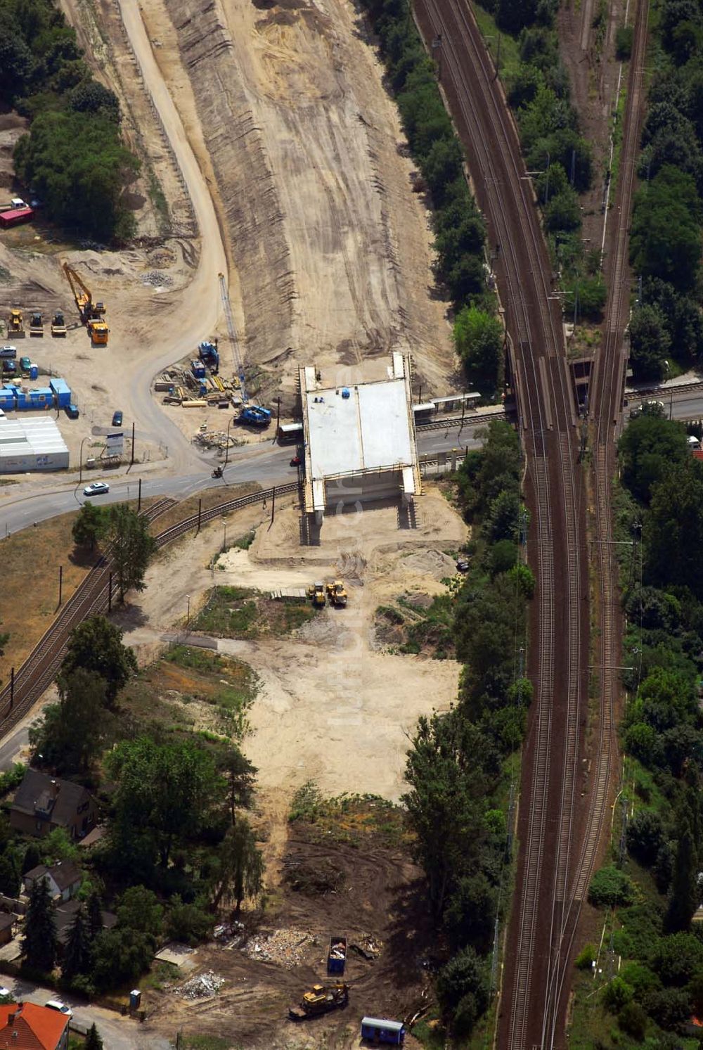 Berlin aus der Vogelperspektive: Blick auf eine Brückenbaustelle der Schälerbau Berlin GmbH in der Dörpfeldstraße in Berlin-Niederschöneweide