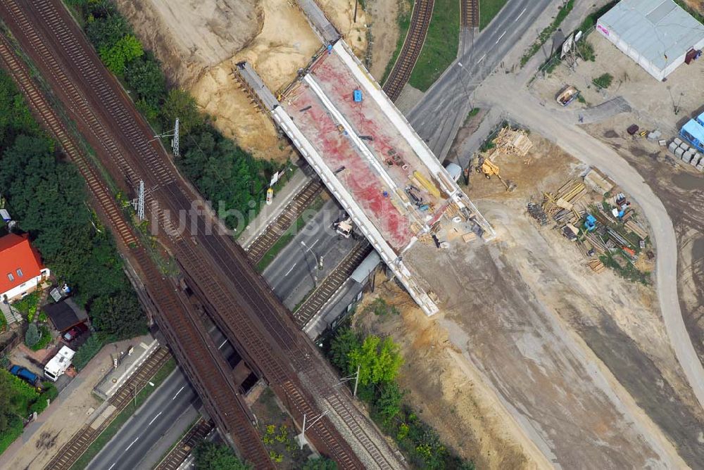 Luftbild Berlin - Blick auf eine Brückenbaustelle der Schälerbau Berlin GmbH in der Dörpfeldstraße in Berlin-Niederschöneweide