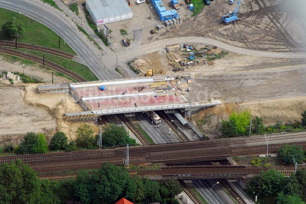 Luftaufnahme Berlin - Blick auf eine Brückenbaustelle der Schälerbau Berlin GmbH in der Dörpfeldstraße in Berlin-Niederschöneweide