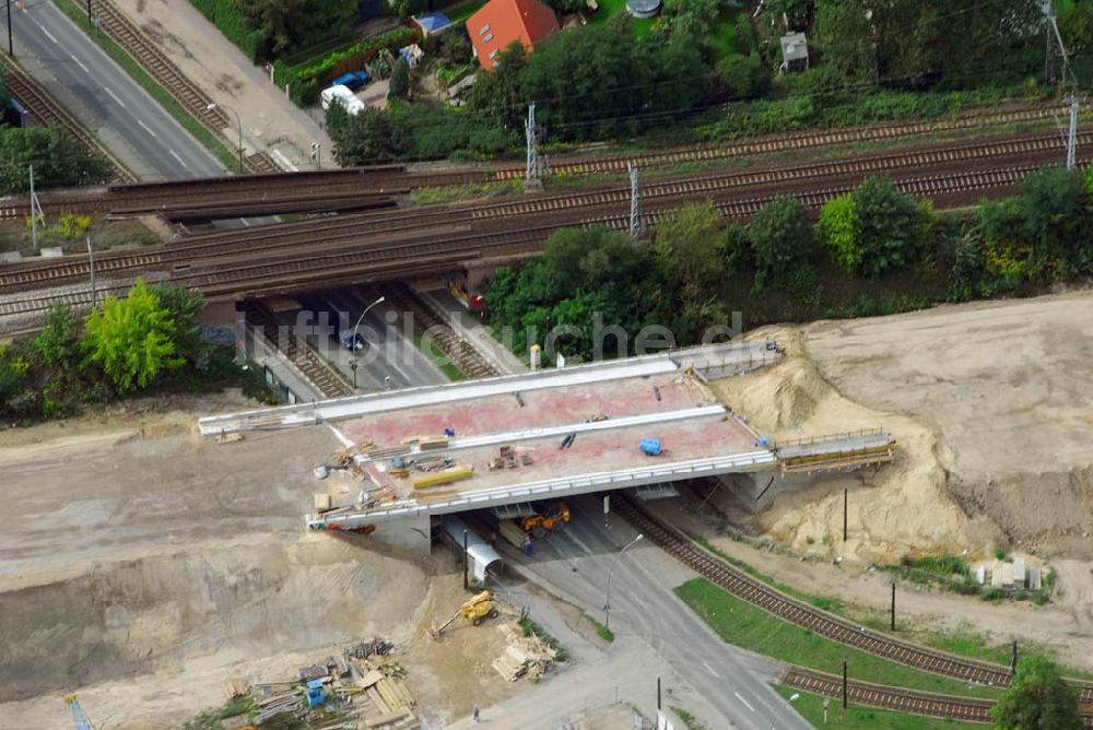 Berlin von oben - Blick auf eine Brückenbaustelle der Schälerbau Berlin GmbH in der Dörpfeldstraße in Berlin-Niederschöneweide