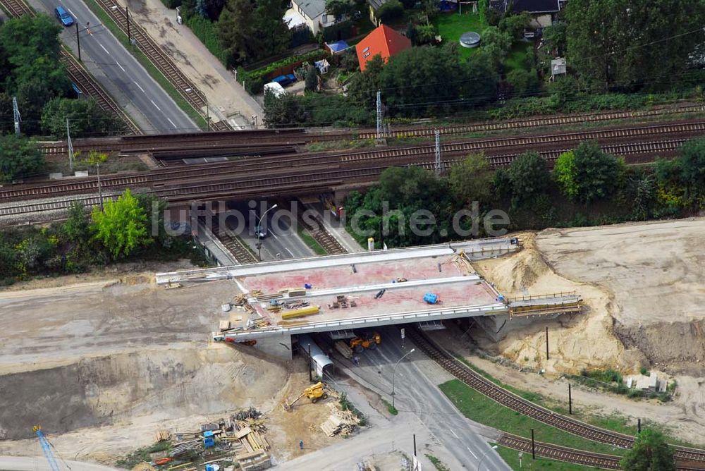 Berlin aus der Vogelperspektive: Blick auf eine Brückenbaustelle der Schälerbau Berlin GmbH in der Dörpfeldstraße in Berlin-Niederschöneweide