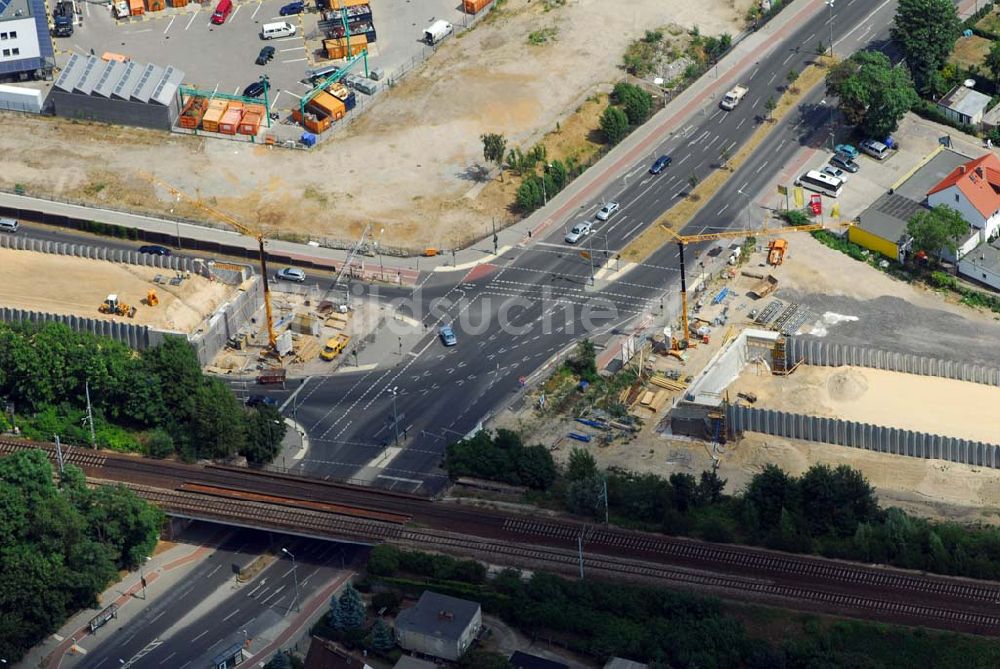 Luftbild Berlin - Blick auf eine Brückenbaustelle der Schälerbau Berlin GmbH in der Oberspreestraße in Berlin-Niederschöneweide