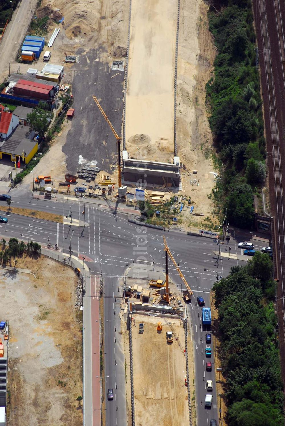 Luftaufnahme Berlin - Blick auf eine Brückenbaustelle der Schälerbau Berlin GmbH in der Oberspreestraße in Berlin-Niederschöneweide