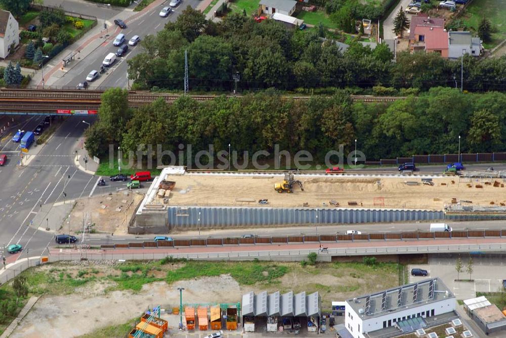 Luftbild Berlin - Blick auf eine Brückenbaustelle der Sächsische Bau GmbH an der Oberspreestraße in Berlin-Niederschöneweide. Sächsische Bau GmbH