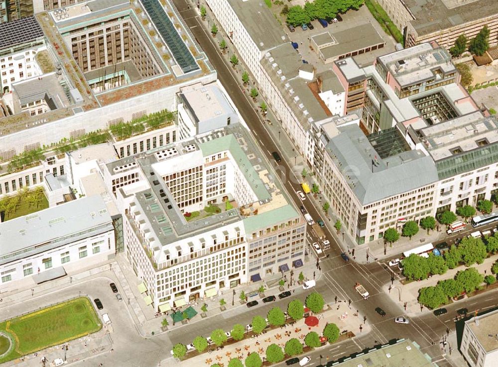 Berlin von oben - Blick auf das Büro- und Geschäftshaus Unter den Linden 78 der STOFFEL HOLDING GmbH vor der Französischen Botschaft am Pariser Platz mit dem Brandenburger Tor in unmittelbarer Nähe zum Spreebogen - Regierungsviertel