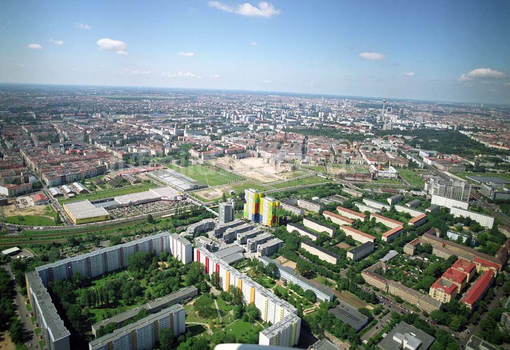 Berlin von oben - Blick auf das Büro- und Geschäftshausareal Storkower Bogen an der Storkower Strasse 207 in 10369 Berlin