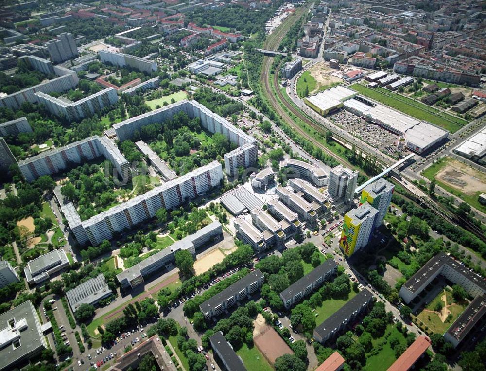 Berlin aus der Vogelperspektive: Blick auf das Büro- und Geschäftshausareal Storkower Bogen an der Storkower Strasse 207 in 10369 Berlin