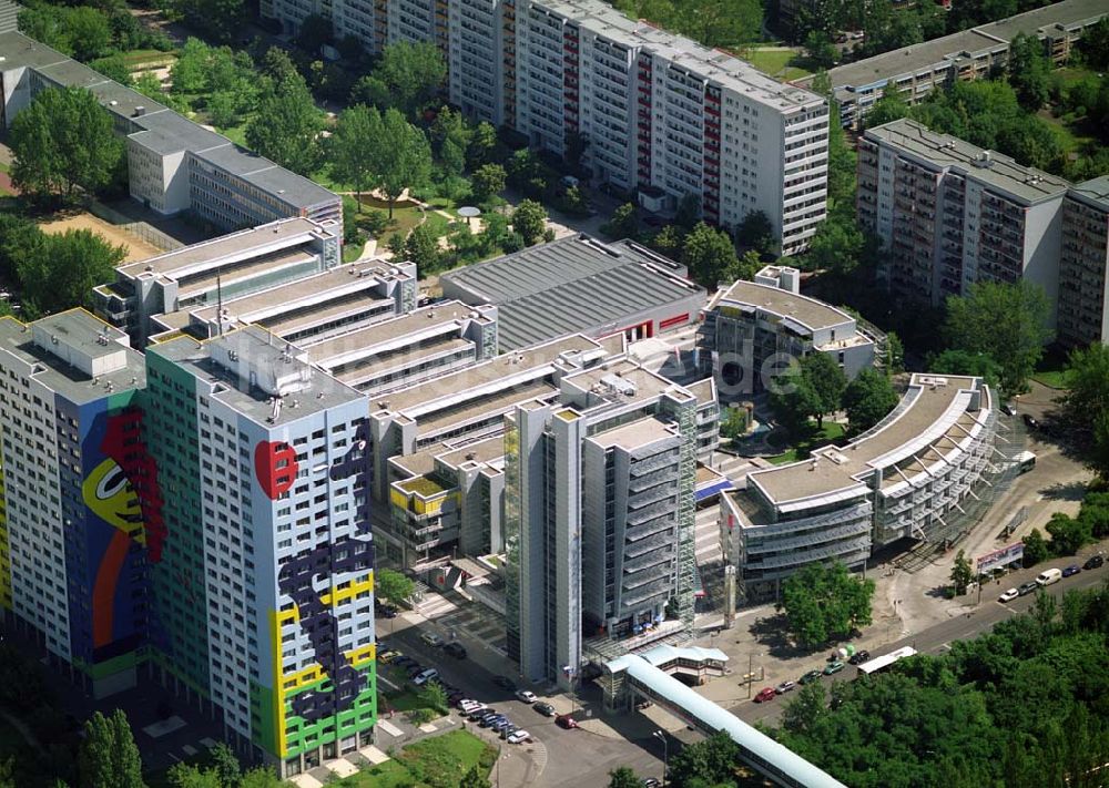 Berlin aus der Vogelperspektive: Blick auf das Büro- und Geschäftshausareal Storkower Bogen an der Storkower Strasse 207 in 10369 Berlin