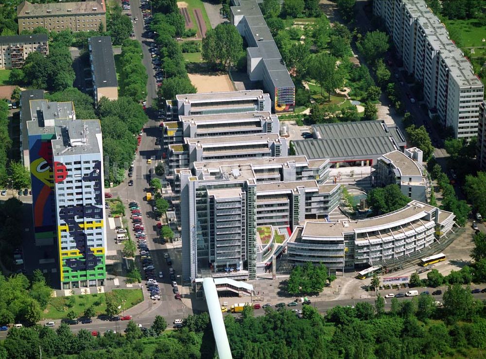 Berlin aus der Vogelperspektive: Blick auf das Büro- und Geschäftshausareal Storkower Bogen an der Storkower Strasse 207 in 10369 Berlin