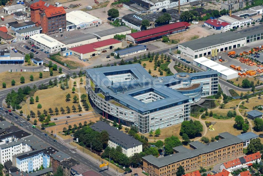 Luftaufnahme Halle/Saale - Blick auf das Bürogebäude der Deutschen Rentenversicherung Mitteldeutschland in Halle