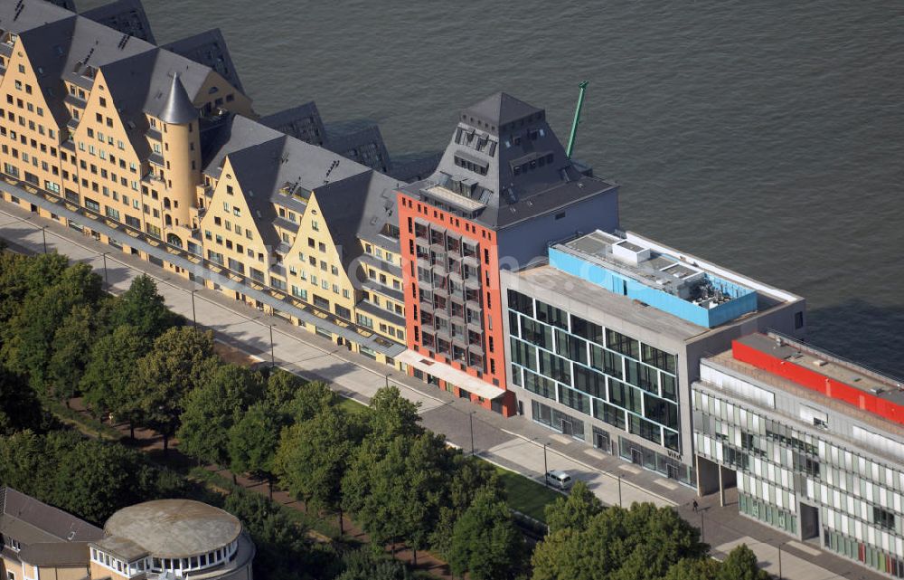 Köln von oben - Blick auf die Bürogebäude Silo, ECR Offices und Kap am Südkai und den Wohnblock Danziger Lagerhaus auf der Rheinauhalbinsel in Köln