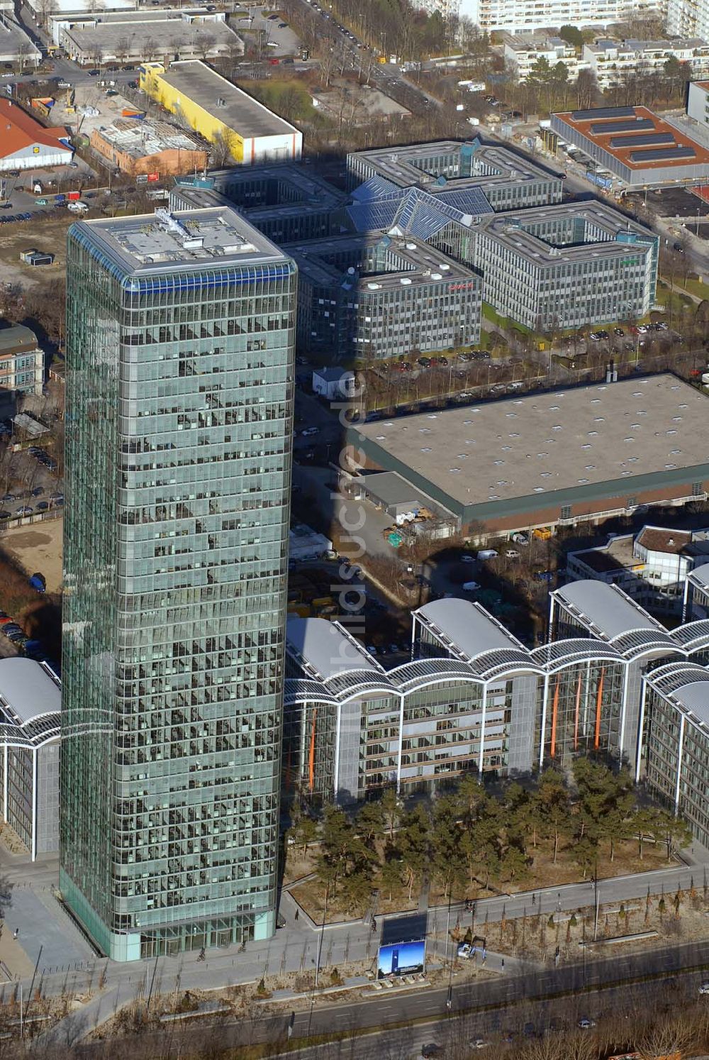 Luftbild München - Blick auf den Bürokomplex Uptown in München