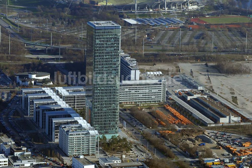 München von oben - Blick auf den Bürokomplex Uptown in München