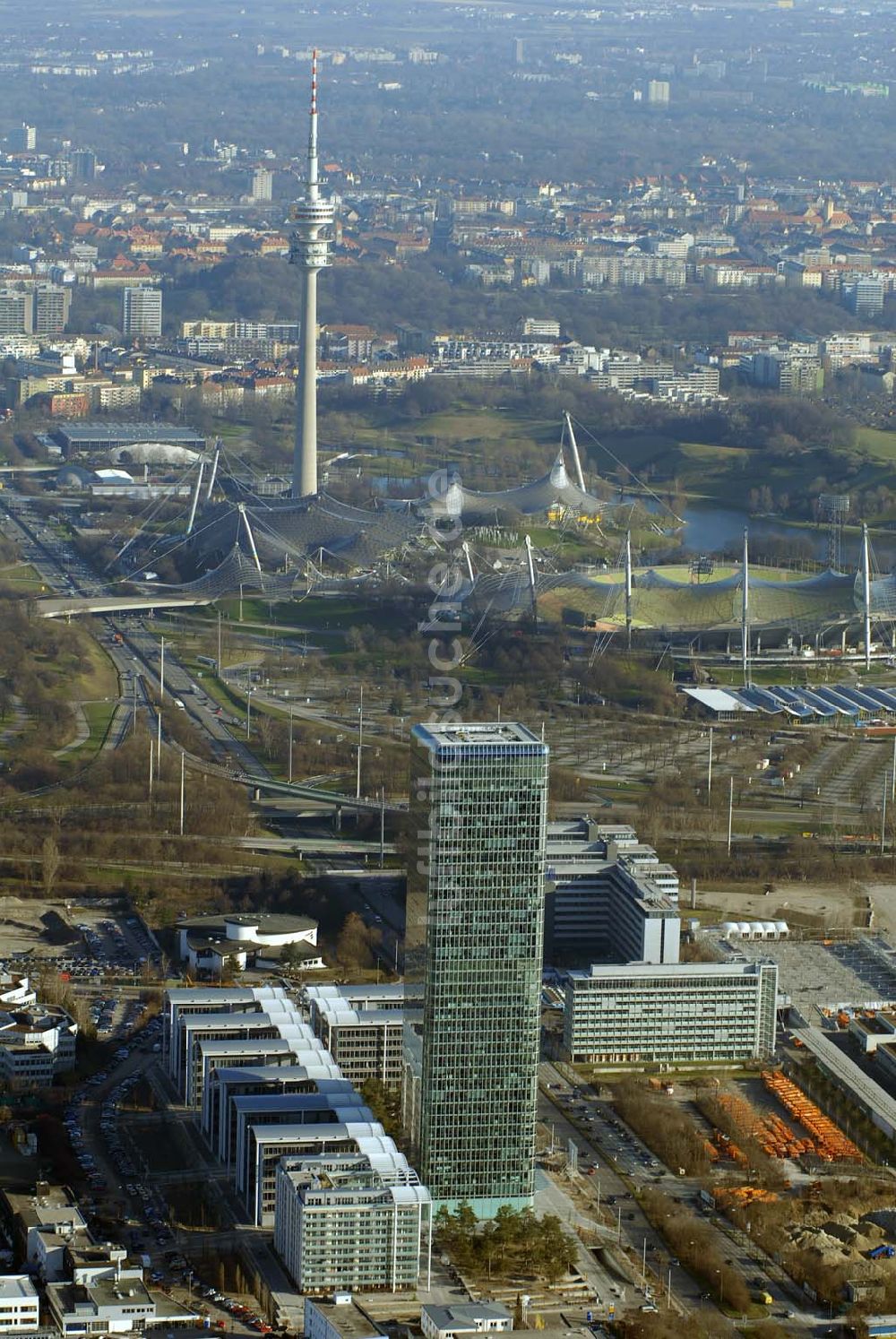 München aus der Vogelperspektive: Blick auf den Bürokomplex Uptown in München