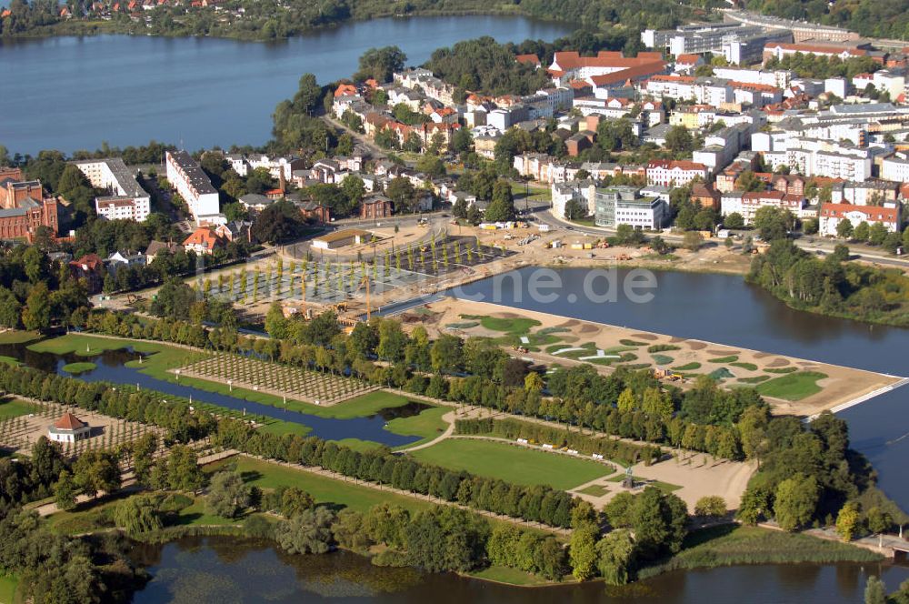 Schwerin aus der Vogelperspektive: Blick auf das BUGA 2009 - Gelände rund um den Schweriner See und das Schloss