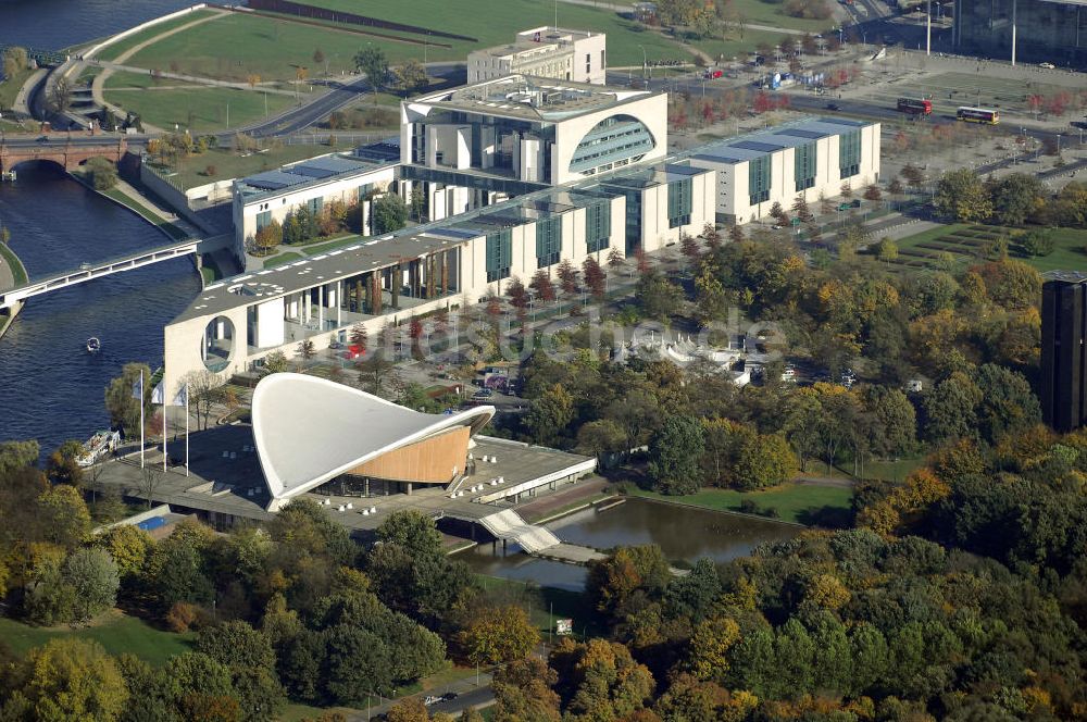 Berlin aus der Vogelperspektive: Blick auf das Bundeskanzleramt im Berliner Regierungsviertel