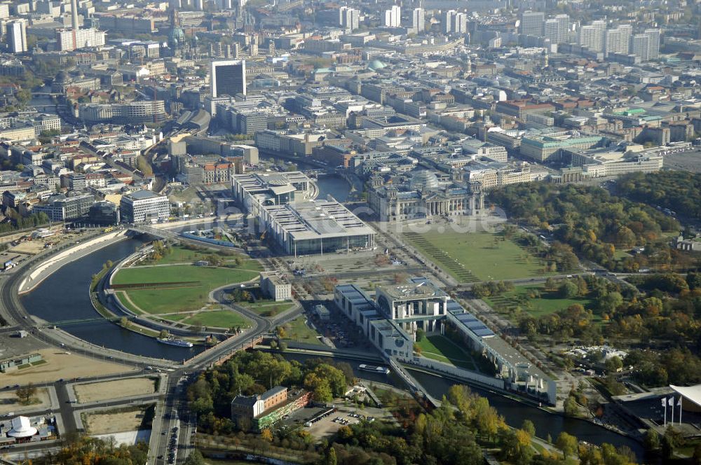 Luftbild Berlin - Blick auf das Bundeskanzleramt im Berliner Regierungsviertel