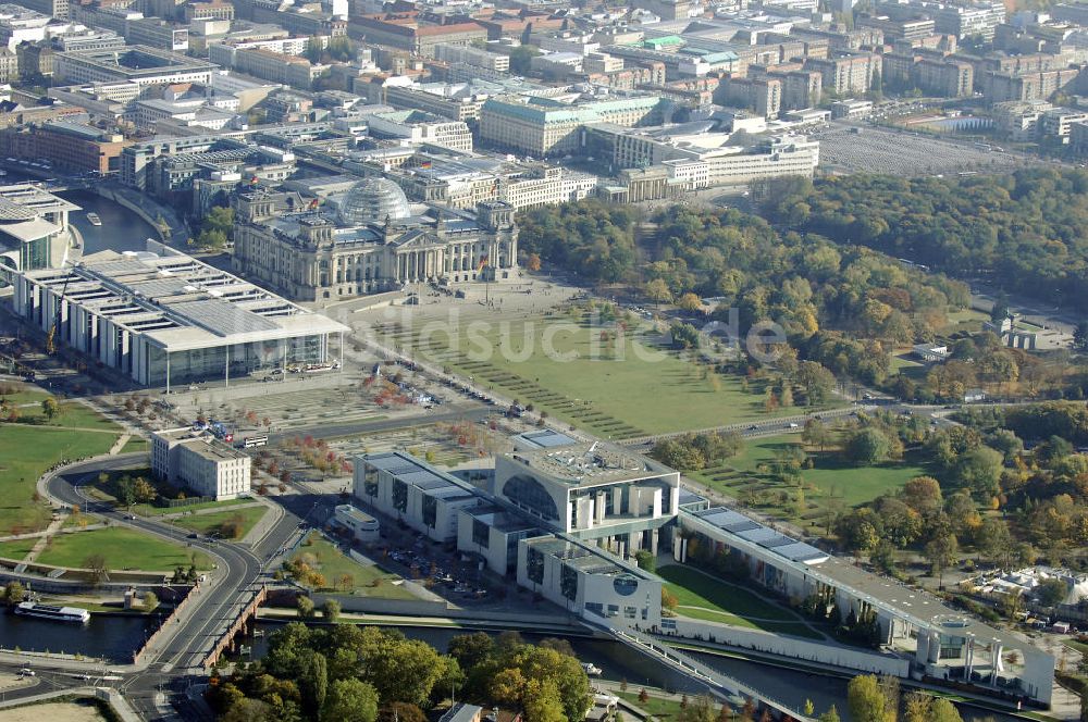 Luftaufnahme Berlin - Blick auf das Bundeskanzleramt im Berliner Regierungsviertel