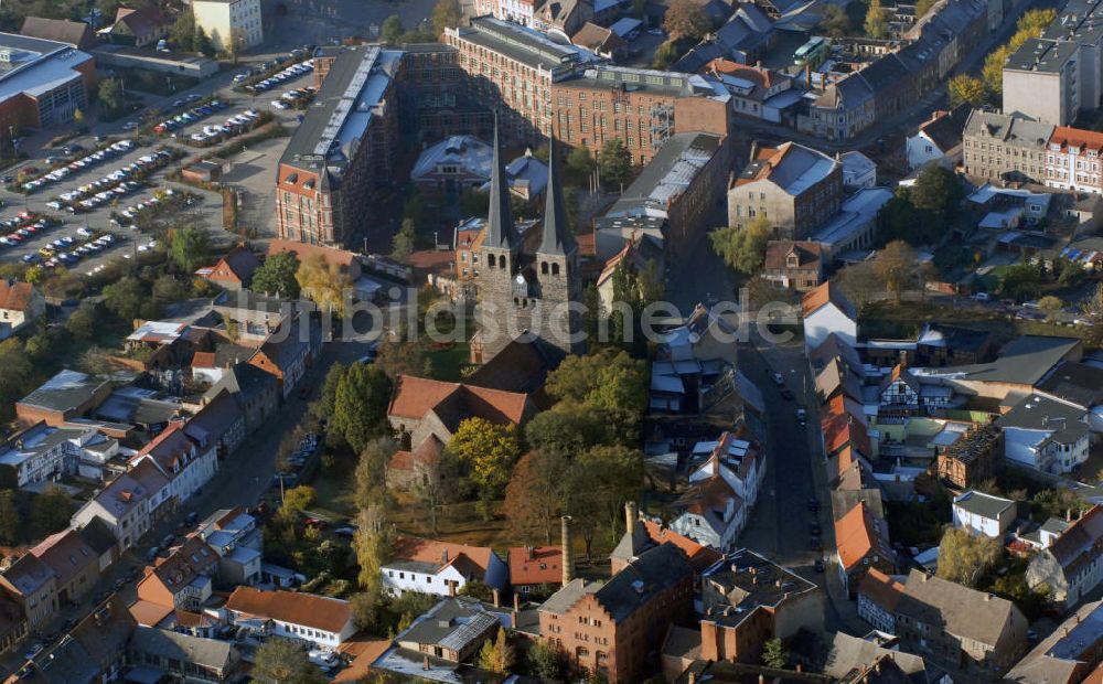 Luftbild Burg - Blick auf Burg bei Magdeburg und seine Berufsbildene Schule, sowie die Kirche Sankt Nicolai