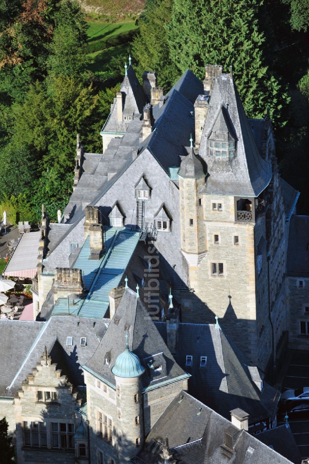 Kronberg im Taunus von oben - Blick auf die Burg Kronberg in Kronberg im Taunus im Bundesland Hessen