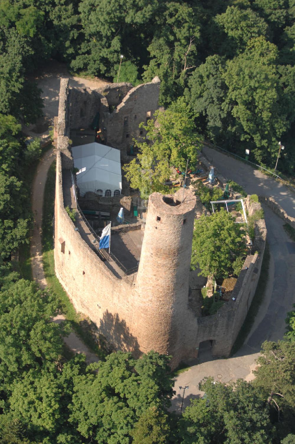 Weinheim aus der Vogelperspektive: Blick auf die Burg Windeck in Weinheim