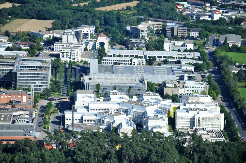 Langen aus der Vogelperspektive: Blick auf den Campus der Deutschen Flugsicherung GmbH sowie auf das Paul-Ehrlich-Institut in Langen im Bundesland Hessen