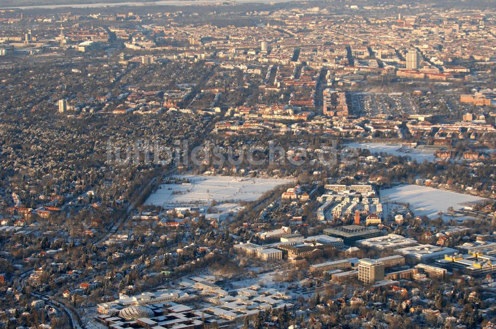 Berlin von oben - Blick auf den Campus der Freien Universität Berlin an der Brümmerstraße / Thielallee