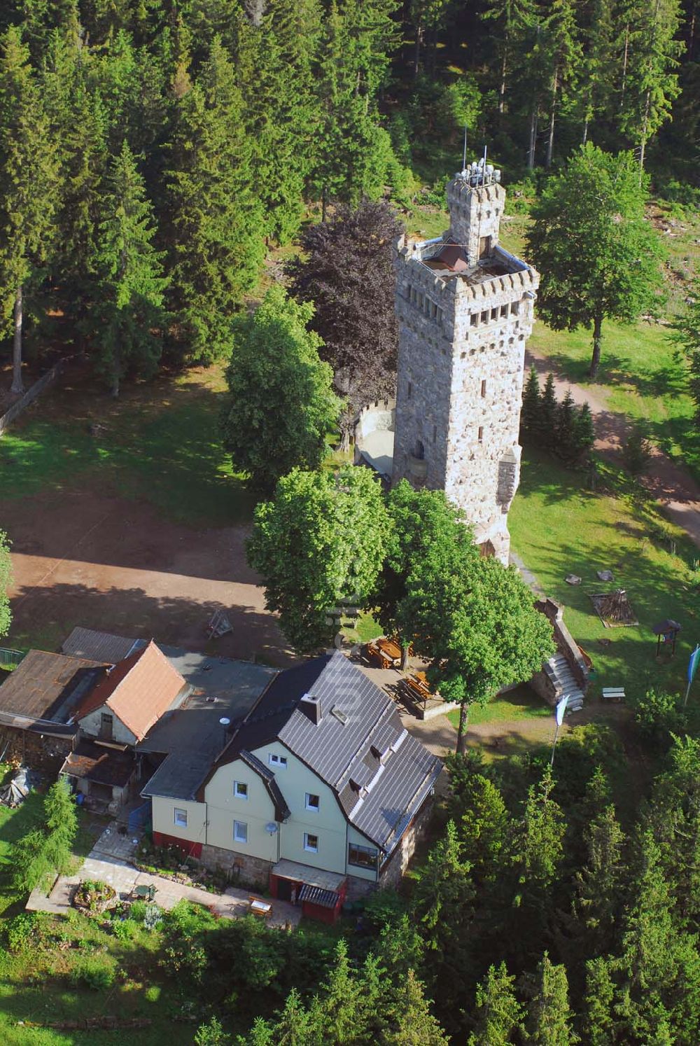 Luftaufnahme Elgersburg - Blick auf den Carl-Eduard-Turm auf der Hohe Warte bei Elgersburg in Thüringen