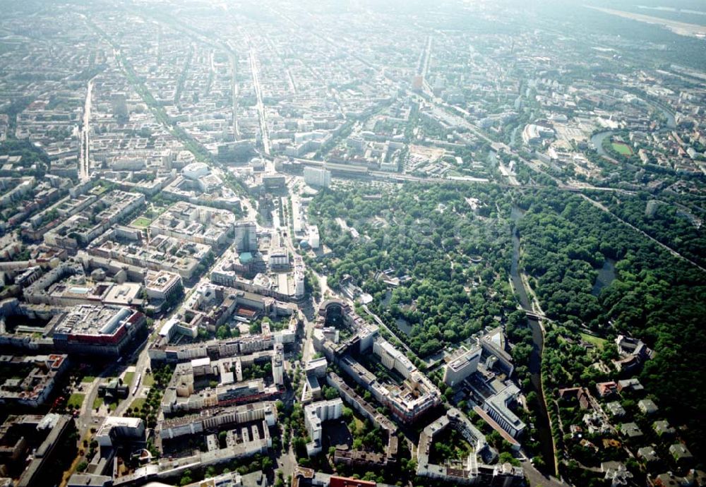 Berlin - Charlottenburg aus der Vogelperspektive: Blick auf Charlottenburg mit dem Berliner Zoo 08.07.02