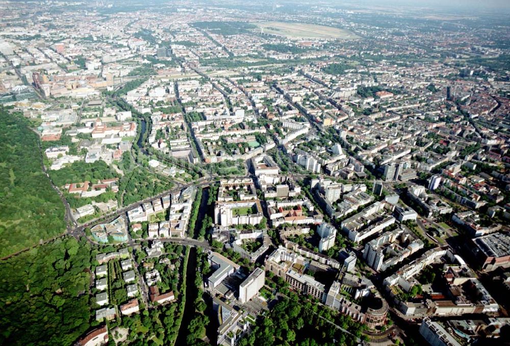 Luftbild Berlin - Charlottenburg - Blick auf Charlottenburg mit dem Tiergartendreieck und dem Hotel INTERCONTINENTAL. 08.07.02