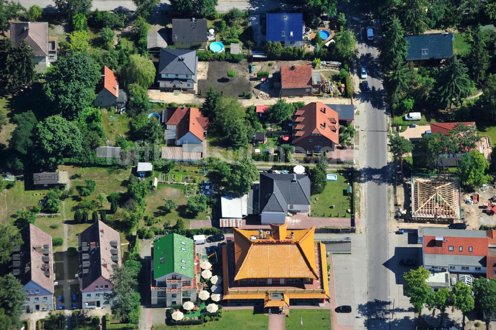 Stahnsdorf von oben - Blick auf das Chinarestaurant Kaiserpagode an der Potsdamer Allee in Stahnsdorf