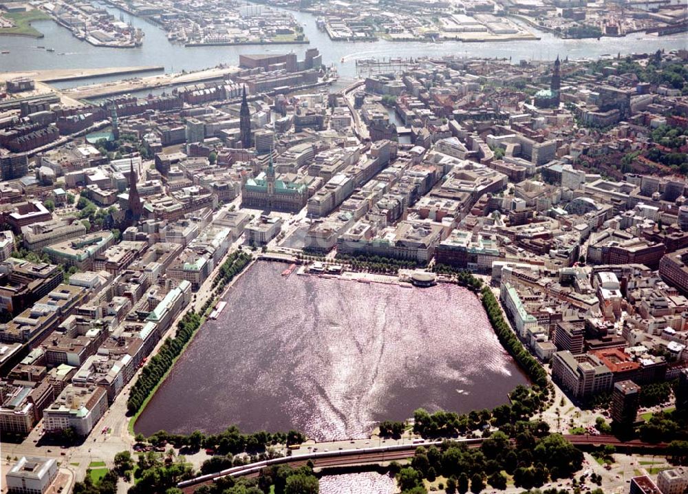 Luftaufnahme Hamburg - Blick auf den Citybereich an der Binnenalster in Hamburg.