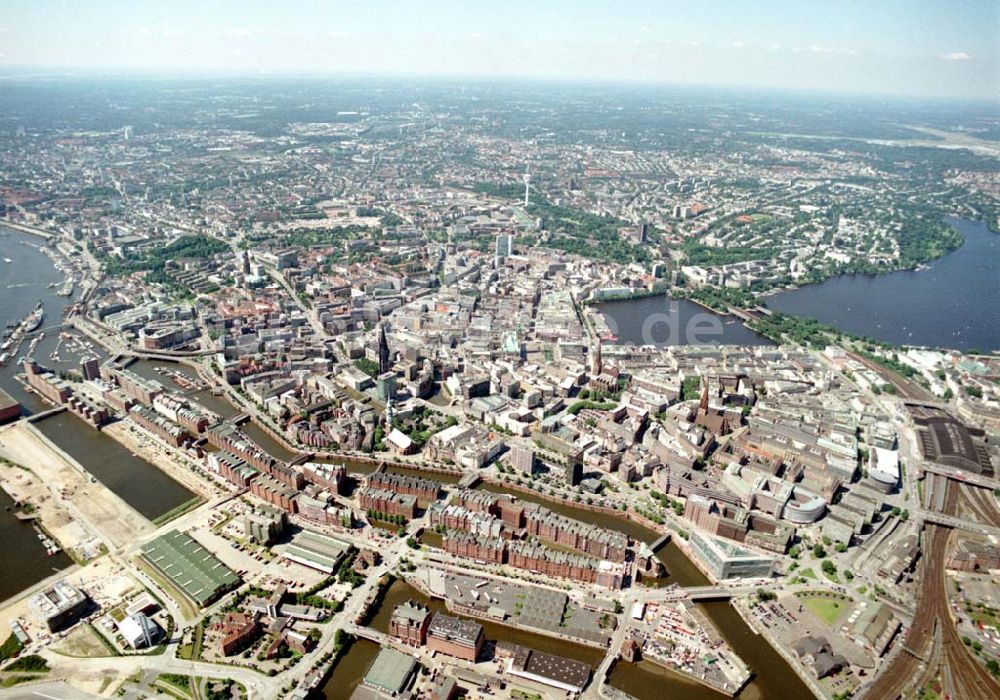 Hamburg von oben - Blick auf den Citybereich am Hamburger Binnenhafen / Zollkanal.