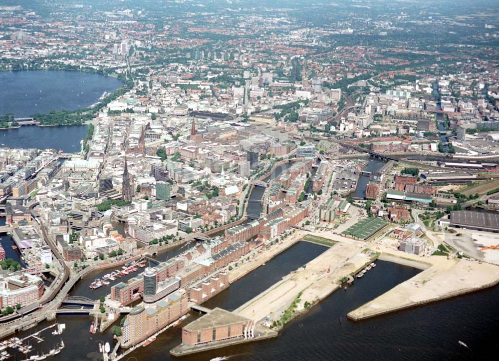 Hamburg von oben - Blick auf den Citybereich am Hamburger Binnenhafen / Zollkanal.